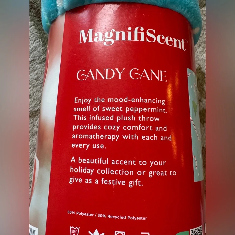 MagnifiScent Candy Cane Scent Infused Plush Throw Blanket 50 X 60 Christmas New